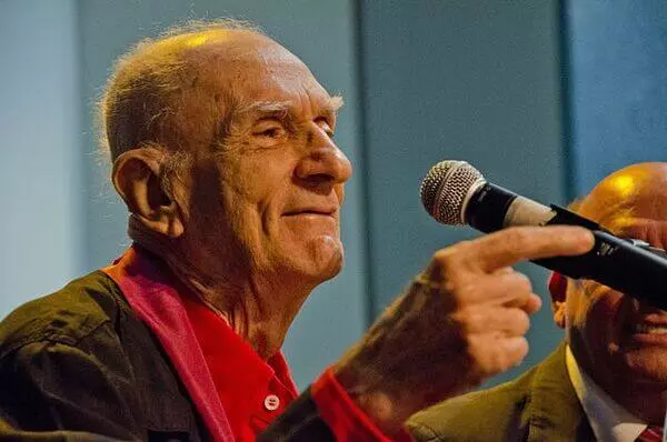 Escritores Contemporâneos Brasileiros: ARIANO SUASSUNA